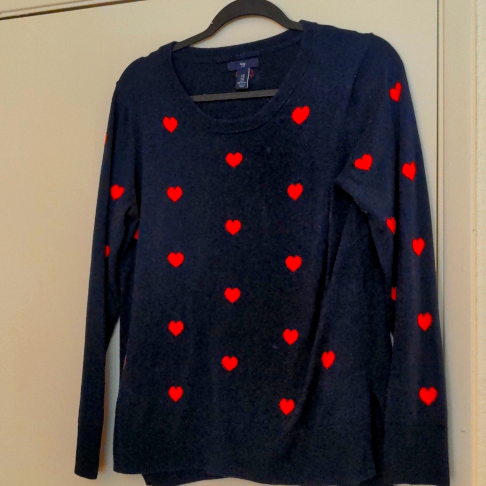 Gap size M heart sweater
